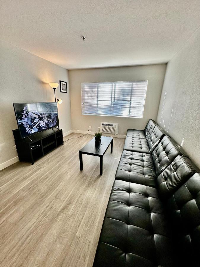 Entire Apartment + Parking ลอสแอนเจลิส ภายนอก รูปภาพ